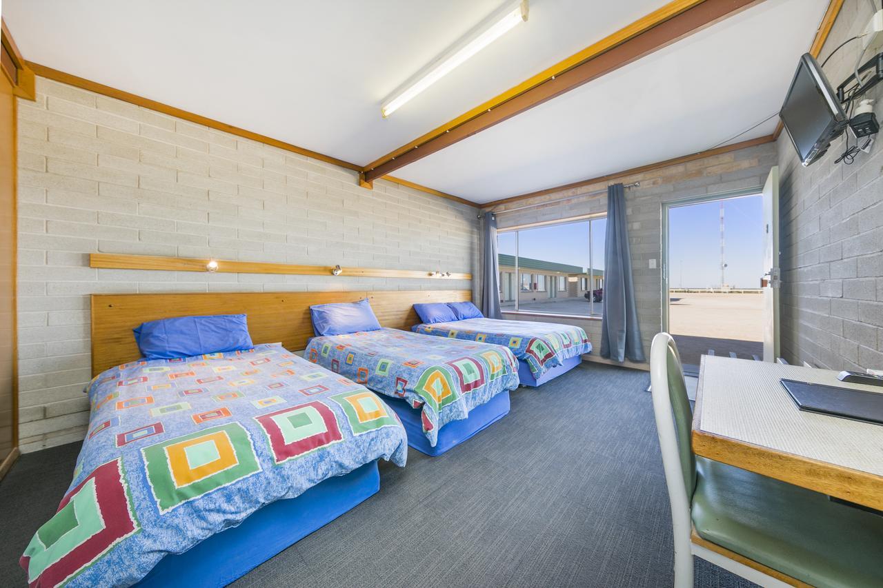 Nullarbor Roadhouse Hotel Екстериор снимка