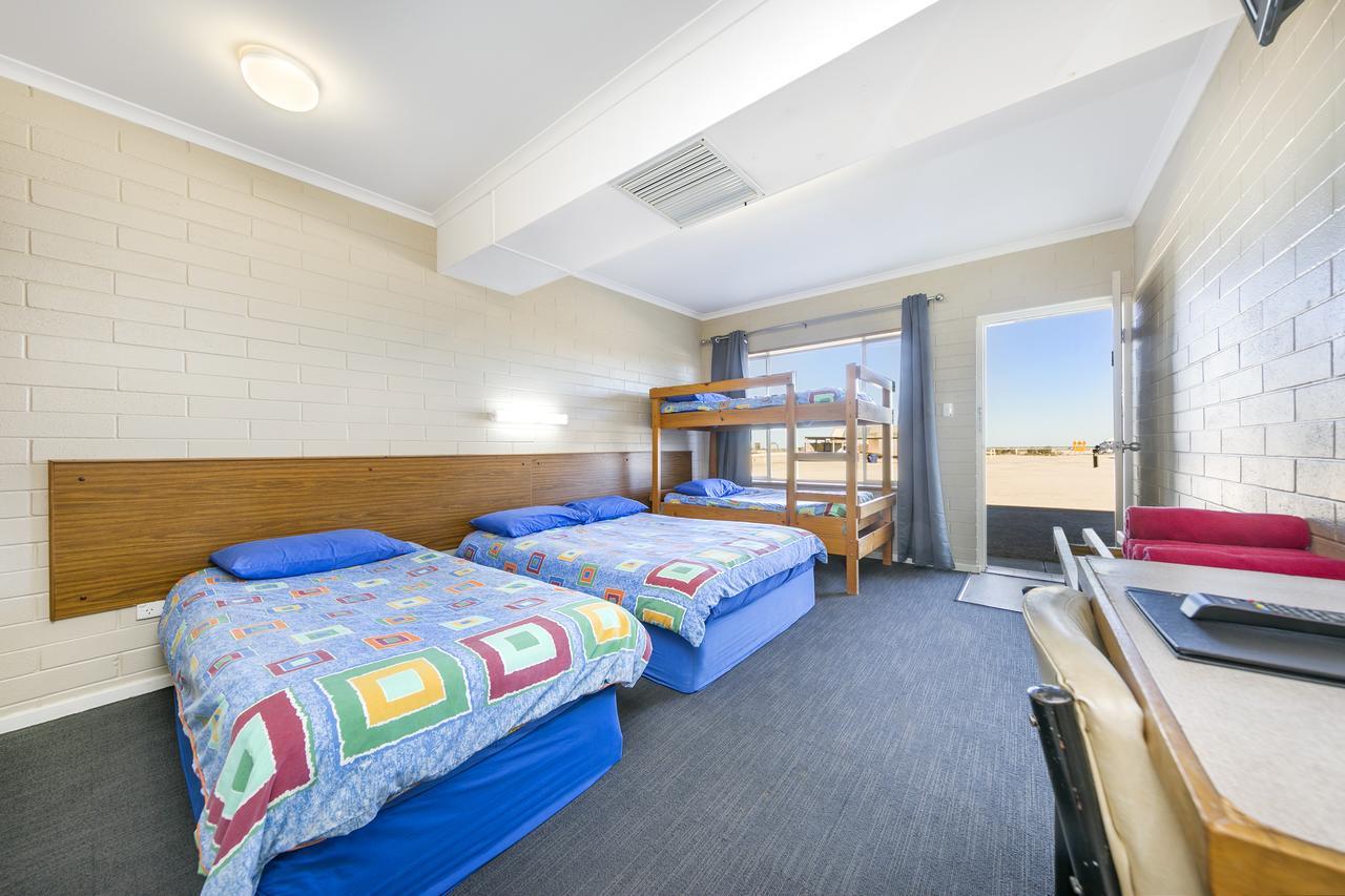 Nullarbor Roadhouse Hotel Екстериор снимка