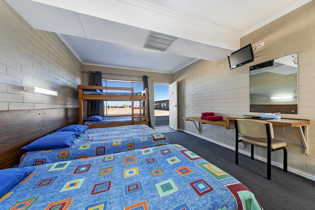 Nullarbor Roadhouse Hotel Екстериор снимка